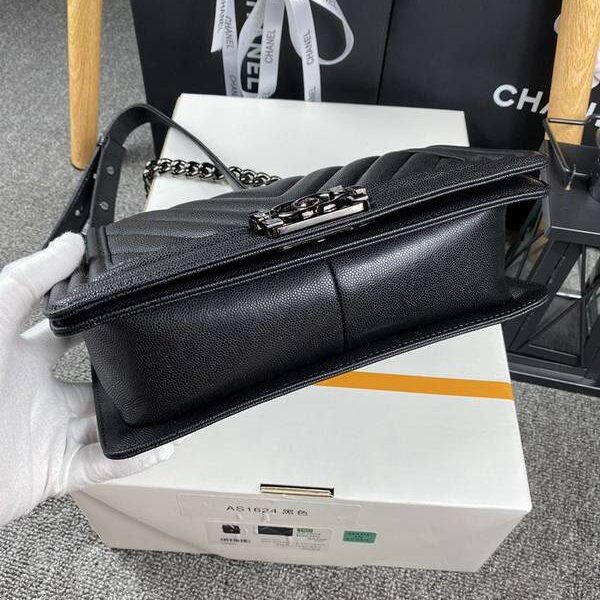 高仿精品批發chanel 18秋冬爆款67086 leboy系列V格進口細球紋小牛皮chb12039