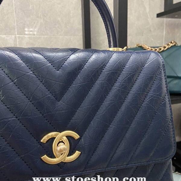 a貨高仿chanel 92991最新V格油臘皮配與油臘皮手柄單肩斜挎手提口蓋包chb13093