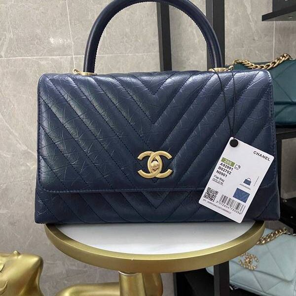 a貨高仿chanel 92991最新V格油臘皮配與油臘皮手柄單肩斜挎手提口蓋包chb13093