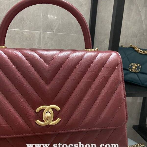 高仿名牌包chanel 92991最新V格油臘皮配與油臘皮手柄單肩斜挎手提口蓋包chb13094