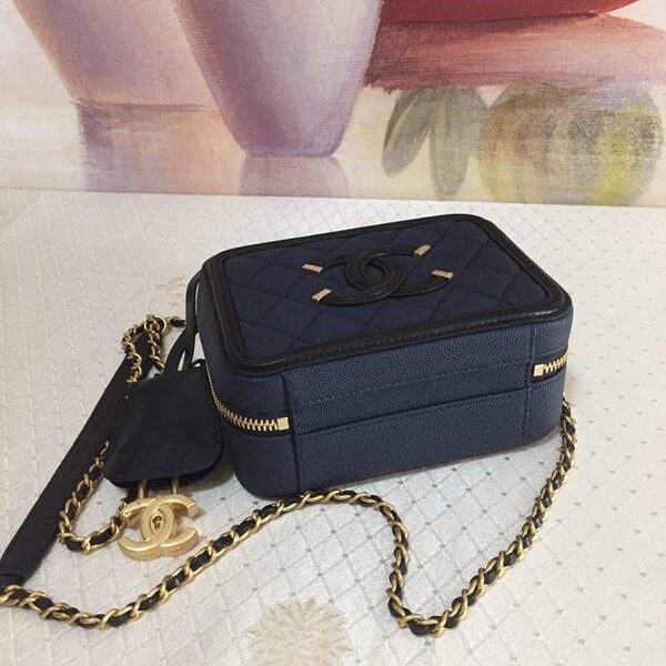 頂級高仿chanel 93341化妝包logo原廠魚子醬牛皮chb13232
