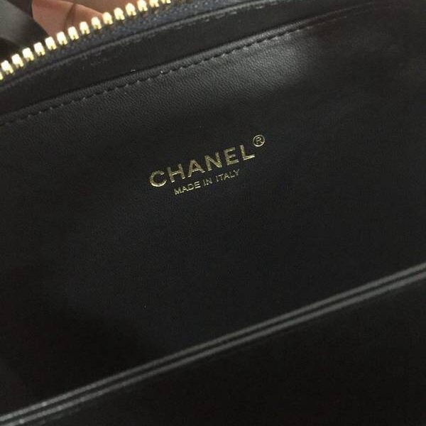 頂級高仿chanel 93341化妝包logo原廠魚子醬牛皮chb13232