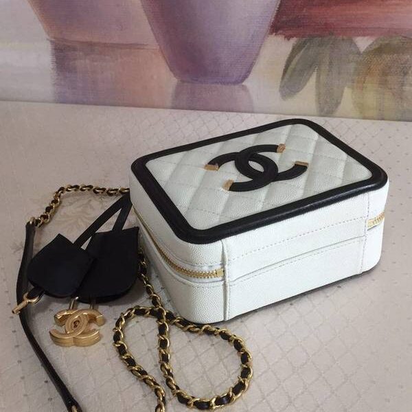 高仿包包批發chanel 93341化妝包logo原廠魚子醬牛皮chb13236