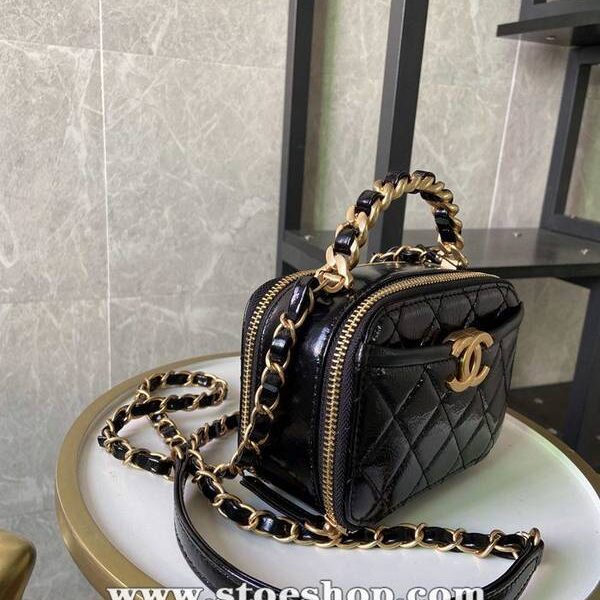a貨chanel2020秋冬新款打破傳統化妝包的設計 手腕拼鏈設計風格chb13273