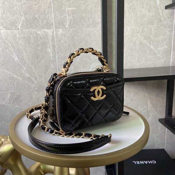 a貨chanel2020秋冬新款打破傳統化妝包的設計 手腕拼鏈設計風格chb13273