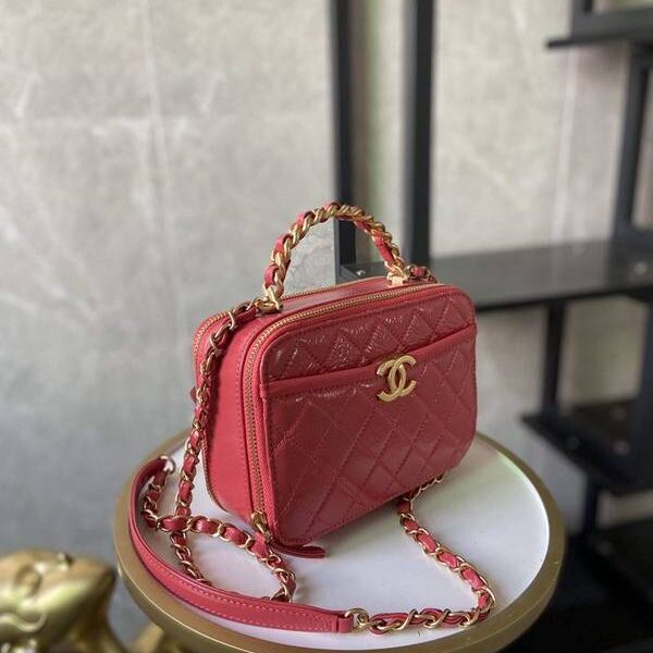 奢侈品chanel2020秋冬新款打破傳統化妝包的設計 手腕拼鏈設計風格chb13275