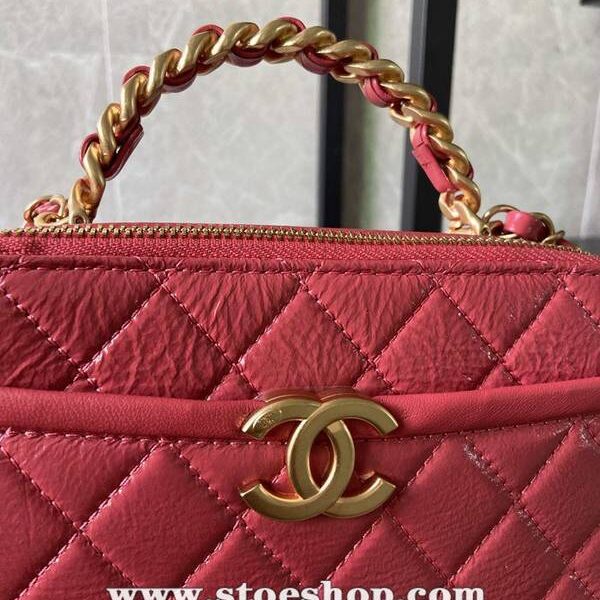 奢侈品chanel2020秋冬新款打破傳統化妝包的設計 手腕拼鏈設計風格chb13275