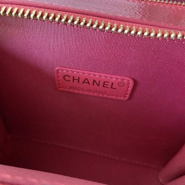 奢侈品chanel2020秋冬新款打破傳統化妝包的設計 手腕拼鏈設計風格chb13275