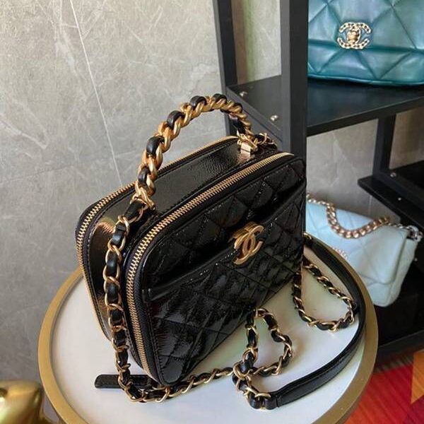 竭誠精品chanel2020秋冬新款打破傳統化妝包的設計 手腕拼鏈設計風格chb13276