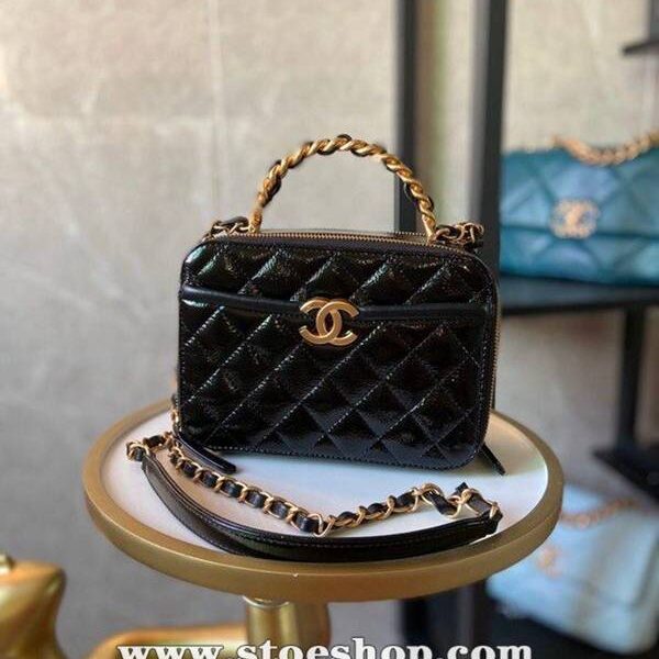 竭誠精品chanel2020秋冬新款打破傳統化妝包的設計 手腕拼鏈設計風格chb13276
