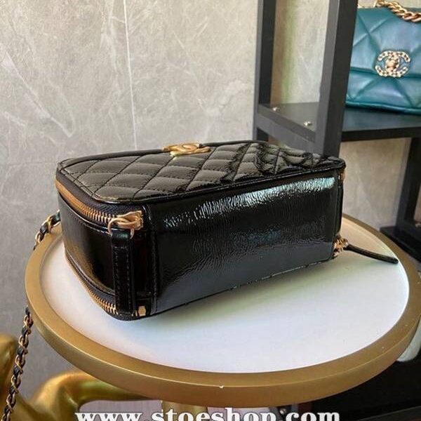 竭誠精品chanel2020秋冬新款打破傳統化妝包的設計 手腕拼鏈設計風格chb13276