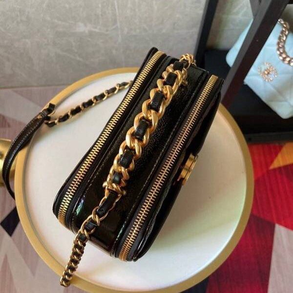 竭誠精品chanel2020秋冬新款打破傳統化妝包的設計 手腕拼鏈設計風格chb13276
