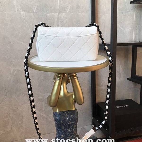 高仿包包批發chanel 21早春度假系列 AS2302熊貓包翻蓋鏈條包顆粒壓花小牛皮chb13493