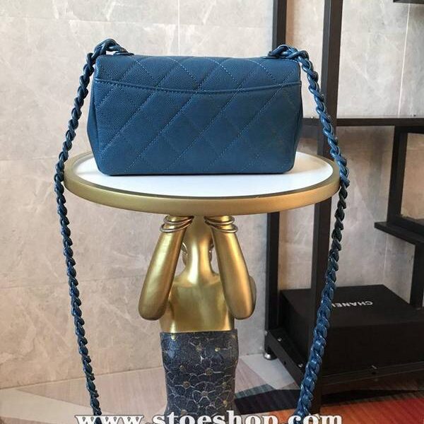 高仿包chanel 21早春度假系列 AS2302熊貓包翻蓋鏈條包顆粒壓花小牛皮chb13495