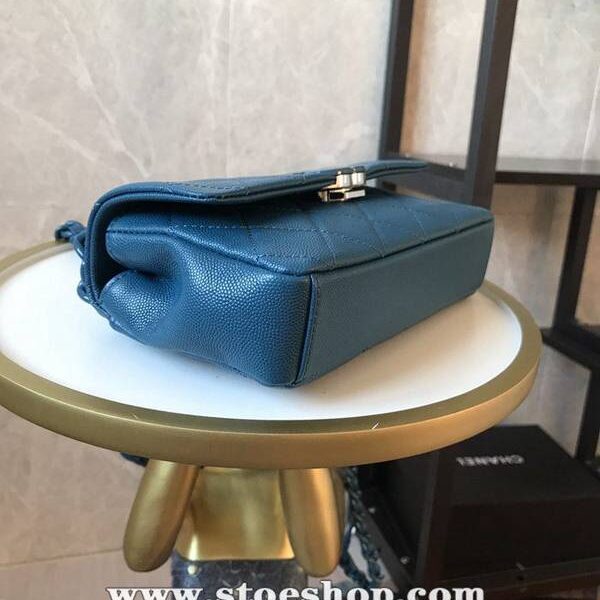 高仿包chanel 21早春度假系列 AS2302熊貓包翻蓋鏈條包顆粒壓花小牛皮chb13495