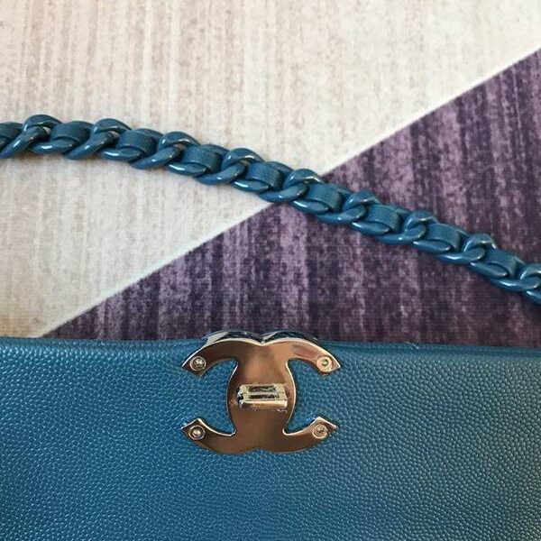 高仿包chanel 21早春度假系列 AS2302熊貓包翻蓋鏈條包顆粒壓花小牛皮chb13495