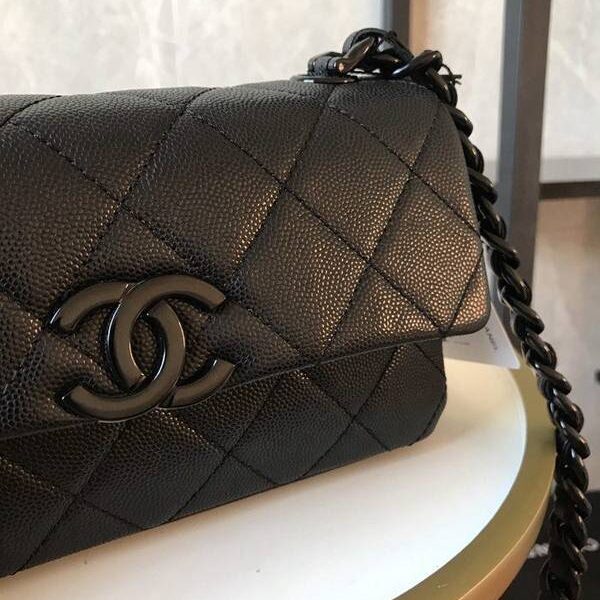 高仿包chanel 21早春度假系列 AS2302熊貓包翻蓋鏈條包顆粒壓花小牛皮chb13496