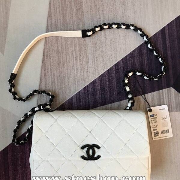 高仿chanel 21早春度假系列AS2303熊貓包翻蓋鏈條包顆粒壓花小牛皮chb13497