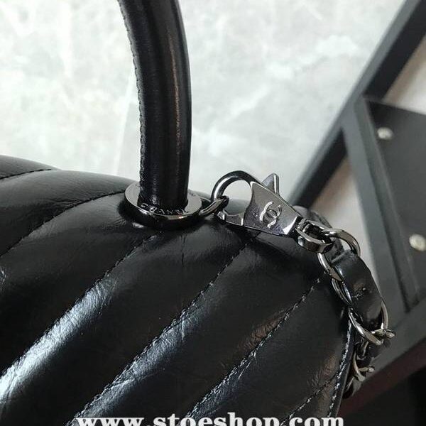原單chanel 最新V格油臘皮配與油臘皮手柄單肩斜挎手提口蓋包chb13663 14 原單chanel 最新V格油臘皮配與油臘皮手柄單肩斜挎手提口蓋包chb13663