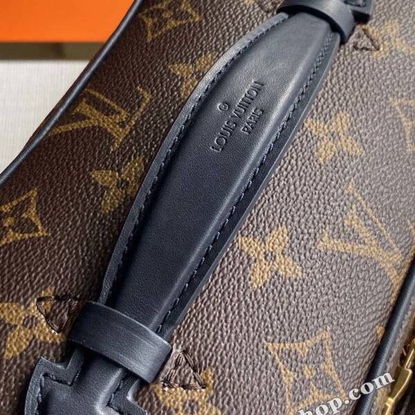 原單lv M44937 藍色 新款2020走秀款相機包，經典Monogram面料搭配進口黃皮飾邊復古青銅五金，寬大設計搭配大號口袋，既可通過頂部手柄手挽，也可斜挎，大容量，實用經典，尺寸：22.5*19*13.5。hhlv10001