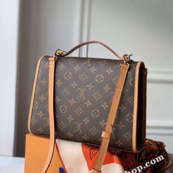 奢侈品1：1原單 M44919 大號 這款復古時尚的lv Ivy手袋是Nicolas Ghesquière在2020初春系列時裝展的焦點之作，設計靈感源自1994年的Bel Air手袋，以Monogram帆布及天然牛皮製成，散發「復古書包」風格，皮革開合扣亦綴有lv標誌等時尚嶄新細節，除了可像時裝展上作手提攜帶，也可使用肩帶免提攜帶。尺寸 29×24×10 (長度 x 高度 x 闊度) Monogram塗層帆布 天然牛皮飾邊 微纖維襯裡 金色金屬件 頂部手提手柄 可拆式可調節長度肩帶皮革開合扣綴有lv標誌 翻蓋配有搭扣 背面內貼袋hhlv10037
