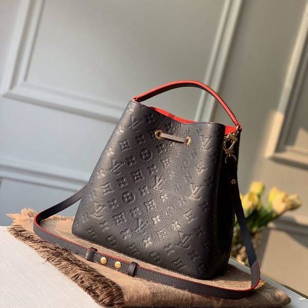 高仿包包批發頂級原單 M45306 深藍拼紅 NéoNoé 中號水桶包取材 Monogram Empreinte 壓紋皮革hhlv10546