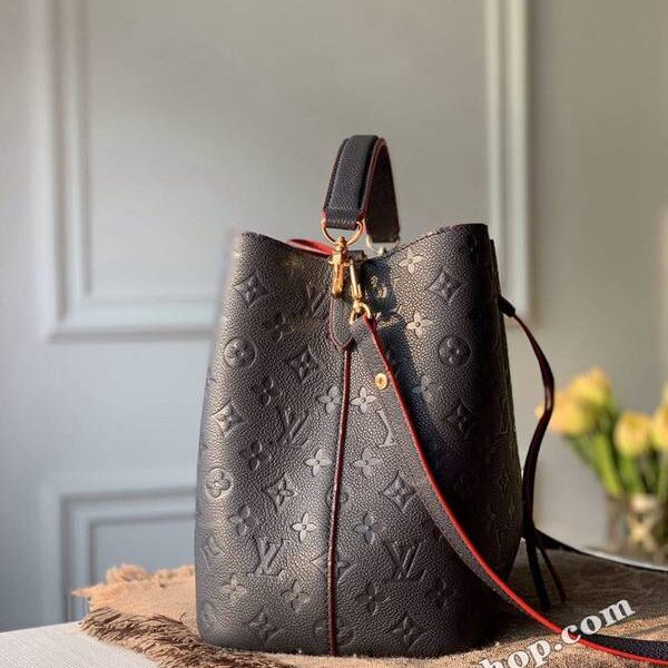高仿包包批發頂級原單 M45306 深藍拼紅 NéoNoé 中號水桶包取材 Monogram Empreinte 壓紋皮革hhlv10546