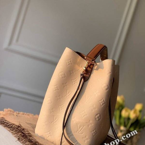 高仿包頂級原單 M45307 奶白色 NéoNoé 中號水桶包取材 Monogram Empreinte 壓紋皮革hhlv10548