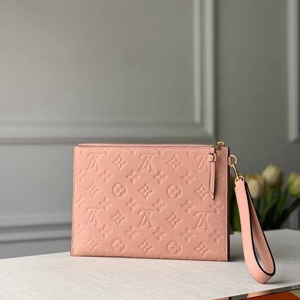 LV 手拿包粉色壓花Monogram Empreinte