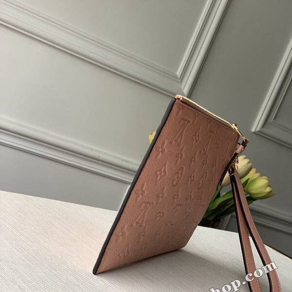LV 手拿包粉色壓花Monogram Empreinte