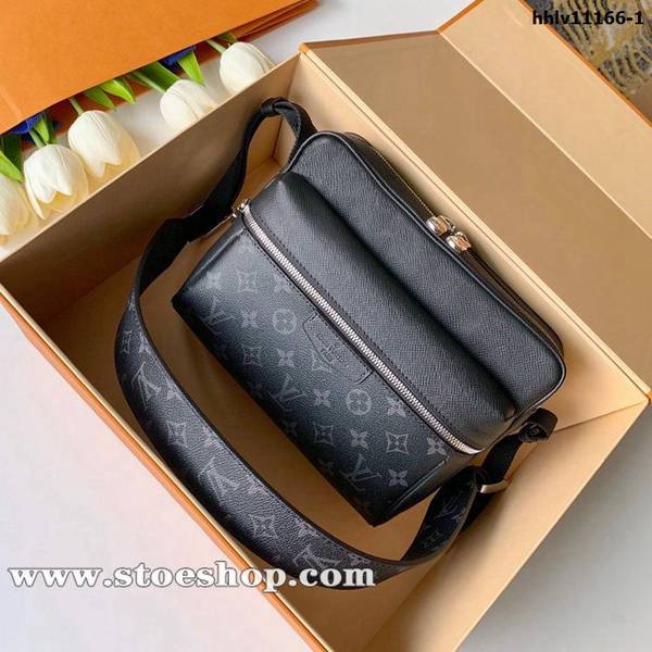 高仿網台灣頂級原單M30233 OUTDOOR 郵差包路易威登以Taga皮革與Monogram 帆布hhlv11166