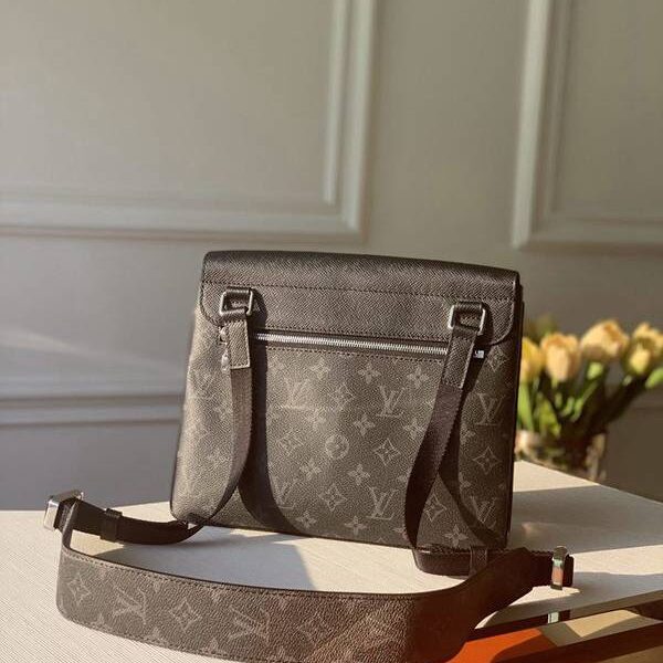 高仿包包原單 M30413 OUTDOOR FLAP 信使包Taga 皮革Monogram Eclipse 帆布hhlv11459