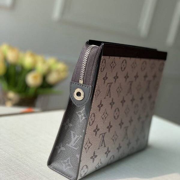 最高等級M61692 銀花全新標誌性銀色Monogram Eclipse帆布全新Pochette Voyage中號手袋hhlv11606