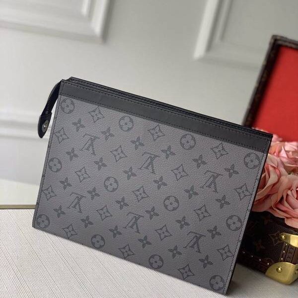 高仿奢侈品原單M69535 Pochette Voyage 中號手拿包Monogram Eclipse 帆布和 Monogram Eclipse Reverse 帆布hhlv11632