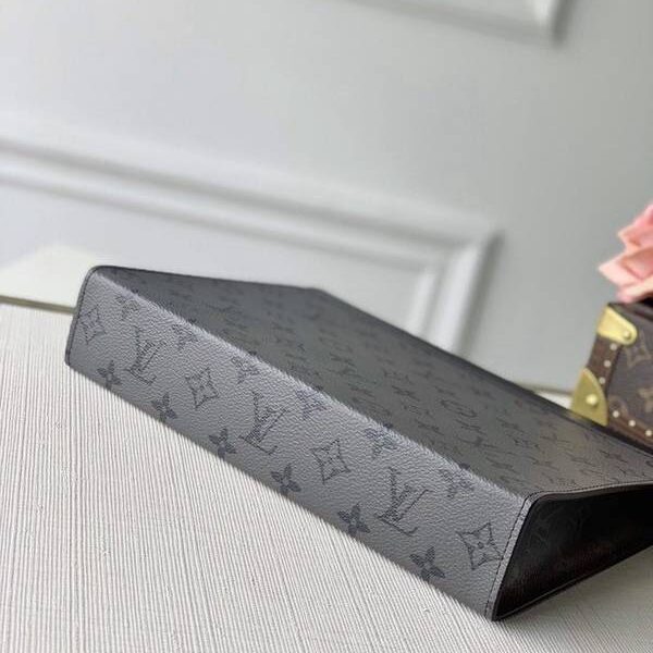 高仿奢侈品原單M69535 Pochette Voyage 中號手拿包Monogram Eclipse 帆布和 Monogram Eclipse Reverse 帆布hhlv11632