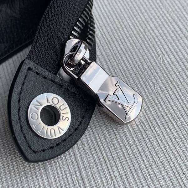 高仿奢侈品原單M69535 Pochette Voyage 中號手拿包Monogram Eclipse 帆布和 Monogram Eclipse Reverse 帆布hhlv11632