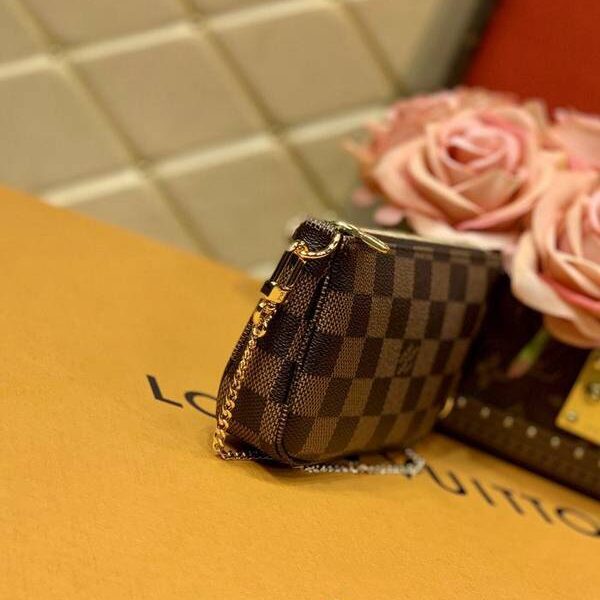 高仿包台灣lv小手袋M58009咖啡格MINI POCHETTE ACCESSORIES小提包hhlv11642