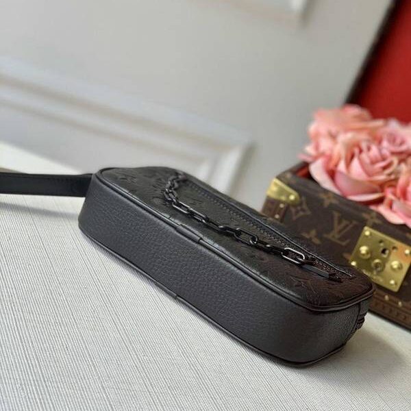 高仿名牌包頂級原單 M55703 Pochette Volga手拿包壓印 Monogram 圖案柔軟Taurillon 皮革hhlv11647
