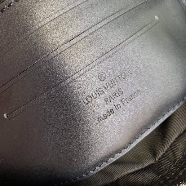 高仿名牌包頂級原單 M55703 Pochette Volga手拿包壓印 Monogram 圖案柔軟Taurillon 皮革hhlv11647