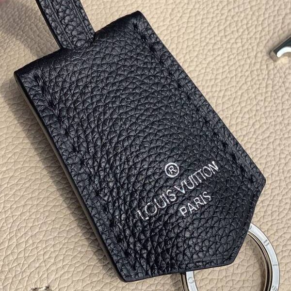 高仿精品推薦原單M51395綠Lockme Ever手袋柔軟的小牛皮hhlv11680