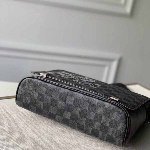 高仿網台灣頂級原單N40272 頂級原單 District 小號郵差包Damier Graphite 帆布hhlv11731