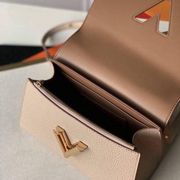 高仿精品批發原單新款M57214 路易威登推出 Twist One Handle 小號手袋hhlv11916 15 高仿精品批發原單新款M57214 路易威登推出 Twist One Handle 小號手袋hhlv11916