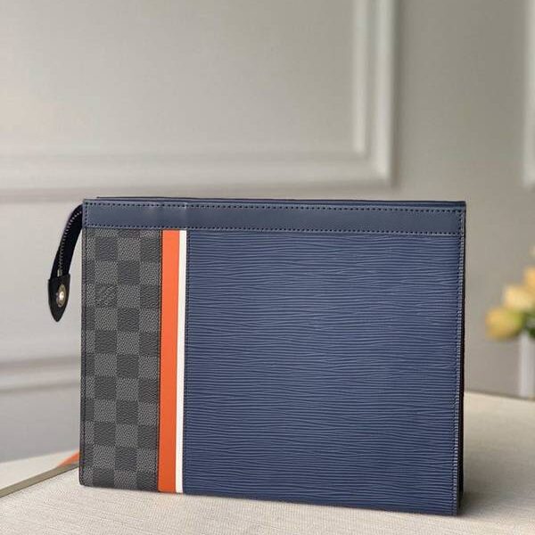 高仿包包POCHETTE VOYAGE 中號手包M56828 Epi皮革和 Damier Graphite 帆布hhlv11924