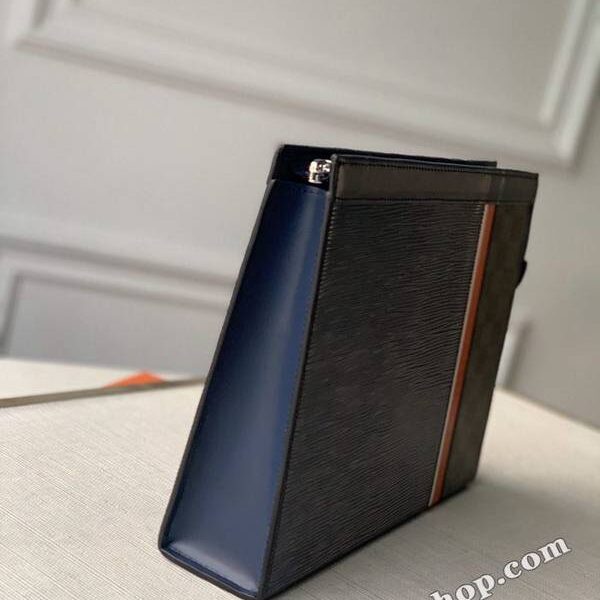高仿包包POCHETTE VOYAGE 中號手包M56828 Epi皮革和 Damier Graphite 帆布hhlv11924
