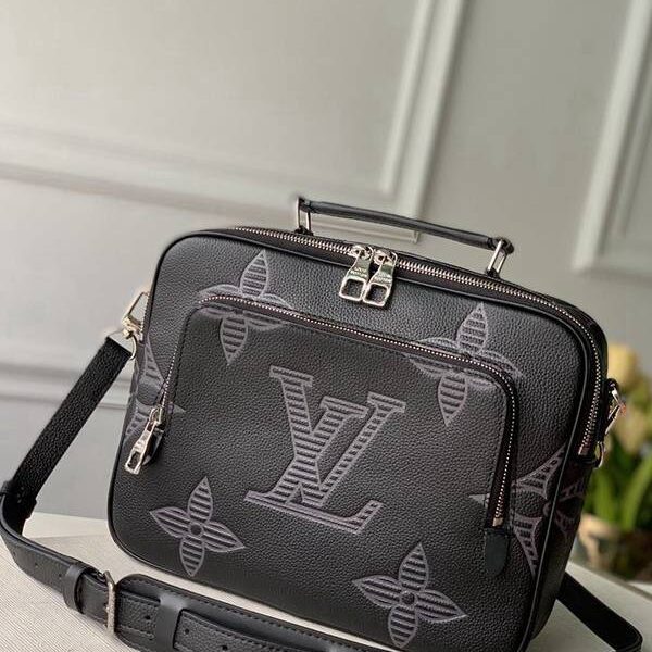 時尚a貨原單 FLIGHT CASE 郵差包m57287 （大花） 路易威登全新推出 Flight Case 郵差包hhlv12034