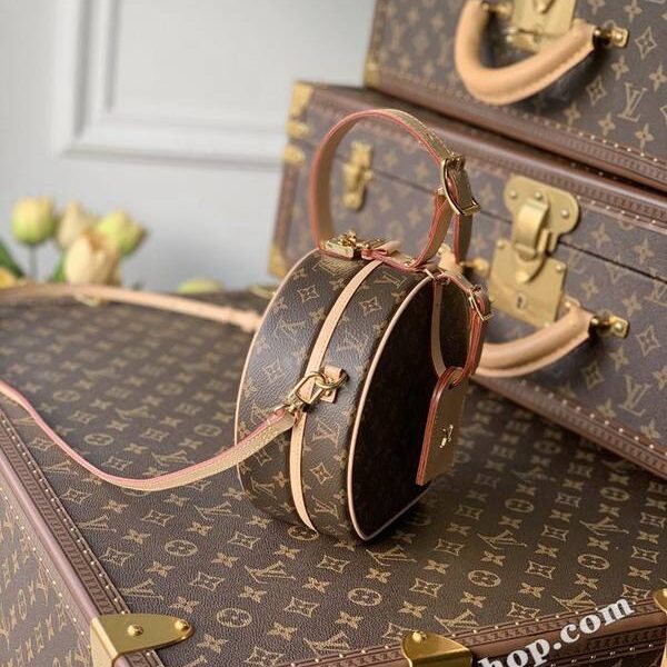 高仿原單lvM43514 白色皮 PETITE BOITE CHAPEAU手袋hhlv12050