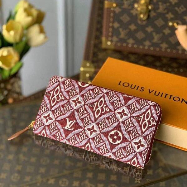 名牌高仿M69994紅色SINCE 1854 ZIPPY WALLE2020秋冬Nicolas Ghesquière 採用 Since 1854 提花織紋煥新 Zippy 零錢包hhlv12063