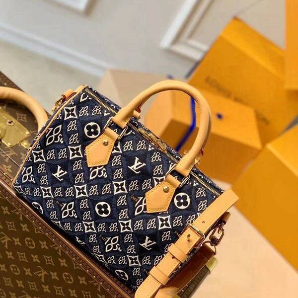 頂級1：1原單57400Nicolas Ghesquière 為 2020 秋冬系列打造 Since 1854 提花織物hhlv12120