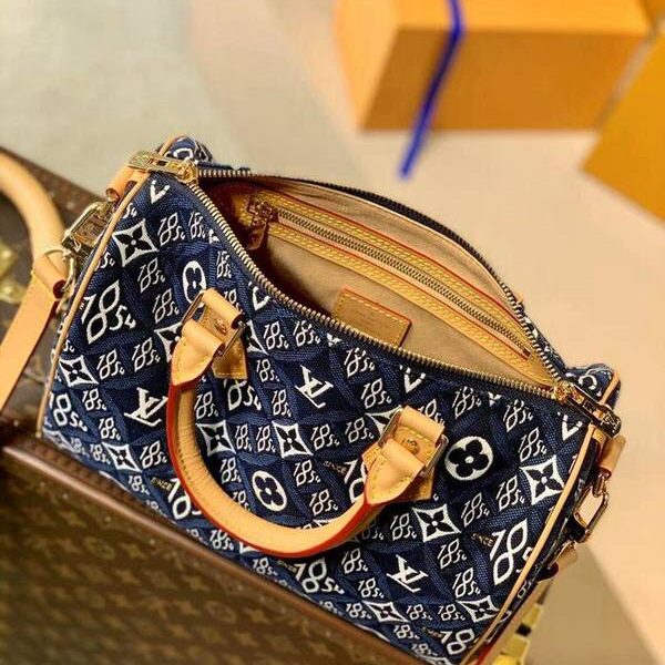 頂級1：1原單57400Nicolas Ghesquière 為 2020 秋冬系列打造 Since 1854 提花織物hhlv12120