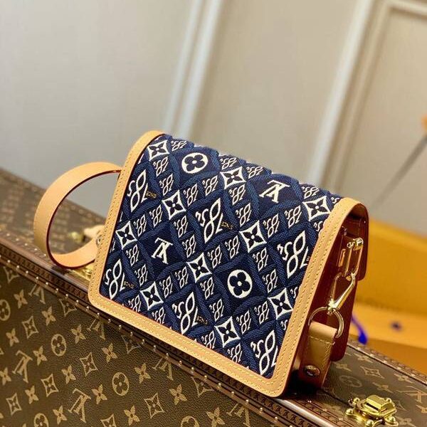 頂級高仿 LV Dauphine中號經典斜背包 10 頂級高仿 LV Dauphine中號經典斜背包